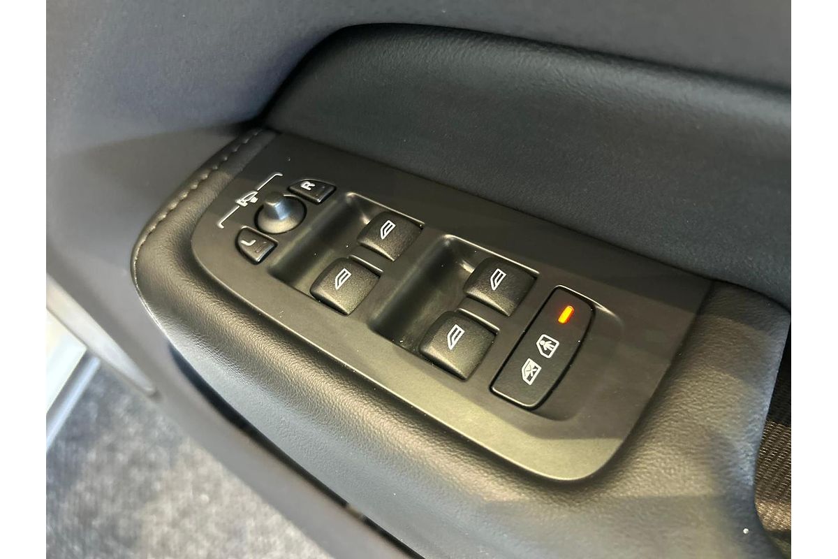 2023 Volvo XC60 Ultimate B5 Bright