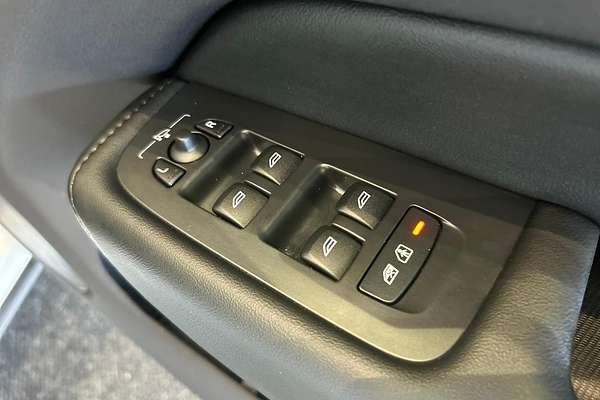 2023 Volvo XC60 Ultimate B5 Bright