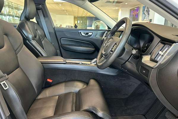 2023 Volvo XC60 Ultimate B5 Bright