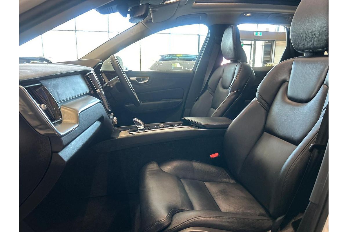 2023 Volvo XC60 Ultimate B5 Bright