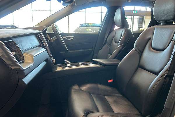 2023 Volvo XC60 Ultimate B5 Bright