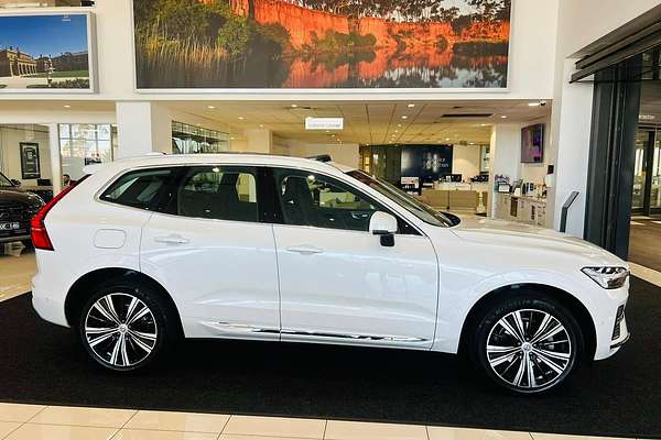 2023 Volvo XC60 Ultimate B5 Bright