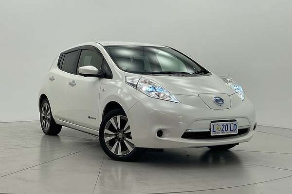 2017 Nissan LEAF  ZE0