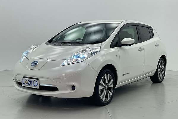 2017 Nissan LEAF  ZE0