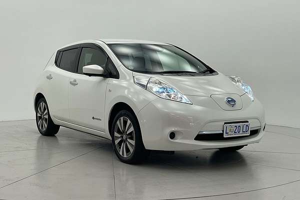 2017 Nissan LEAF  ZE0