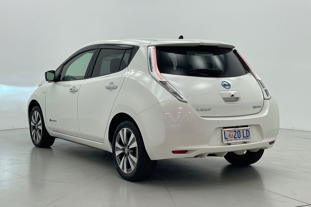 2017 Nissan LEAF  ZE0