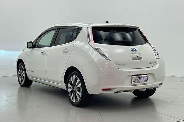 2017 Nissan LEAF  ZE0
