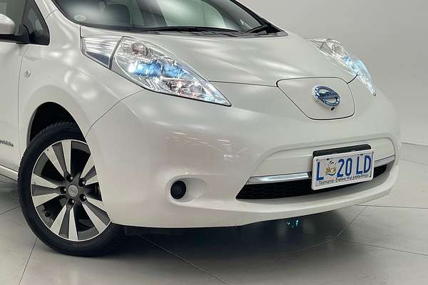 2017 Nissan LEAF  ZE0