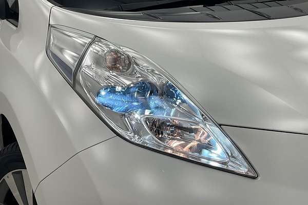 2017 Nissan LEAF  ZE0