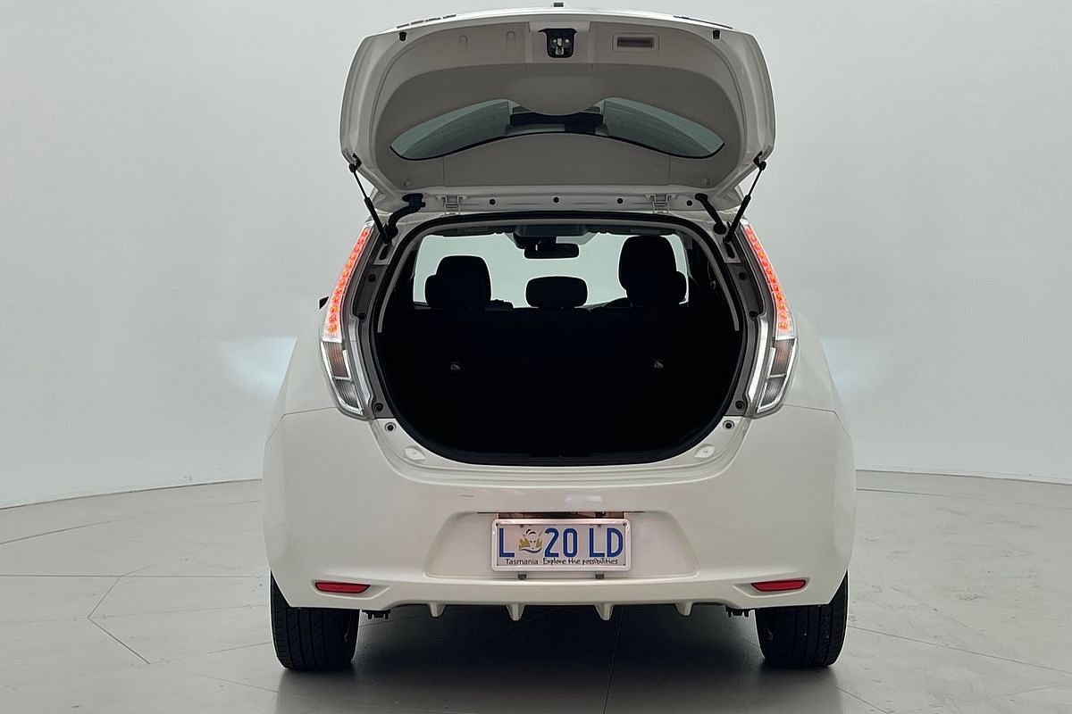 2017 Nissan LEAF  ZE0