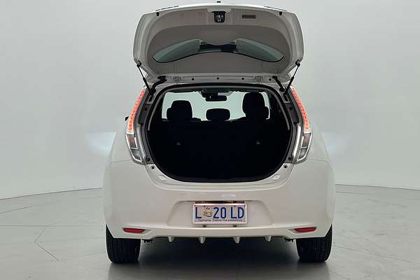 2017 Nissan LEAF  ZE0