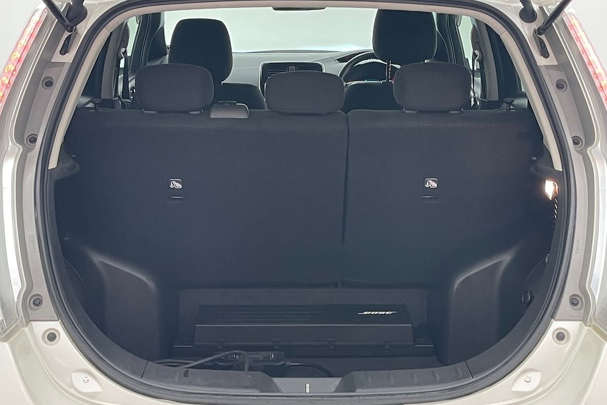 2017 Nissan LEAF  ZE0