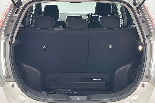 2017 Nissan LEAF  ZE0