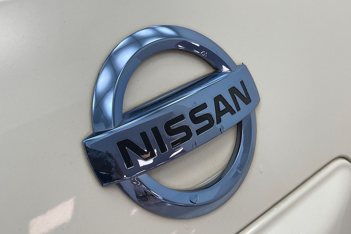 2017 Nissan LEAF  ZE0