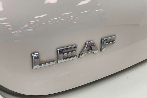 2017 Nissan LEAF  ZE0