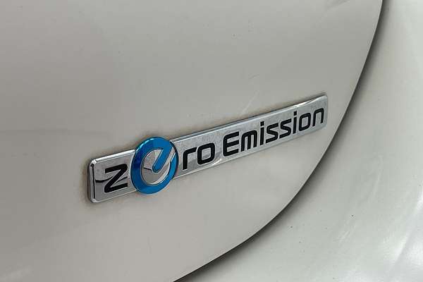 2017 Nissan LEAF  ZE0
