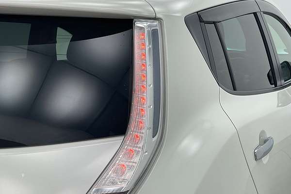 2017 Nissan LEAF  ZE0