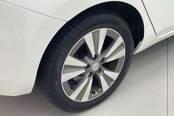 2017 Nissan LEAF  ZE0