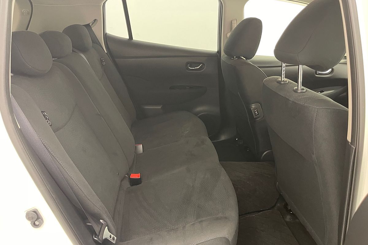 2017 Nissan LEAF  ZE0