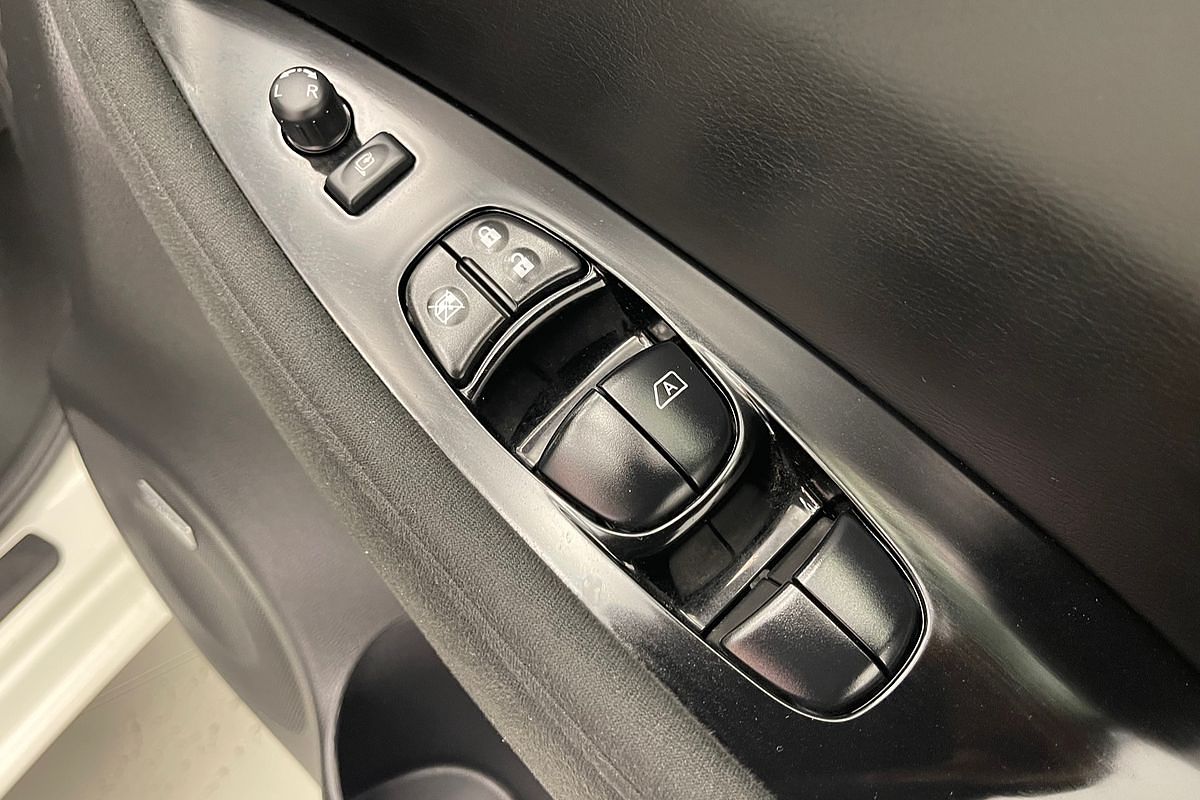 2017 Nissan LEAF  ZE0