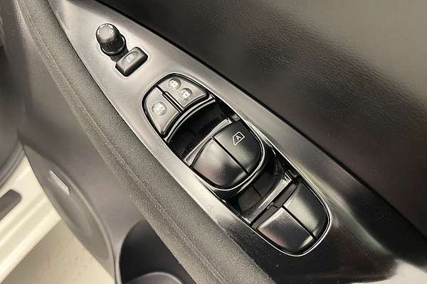 2017 Nissan LEAF  ZE0