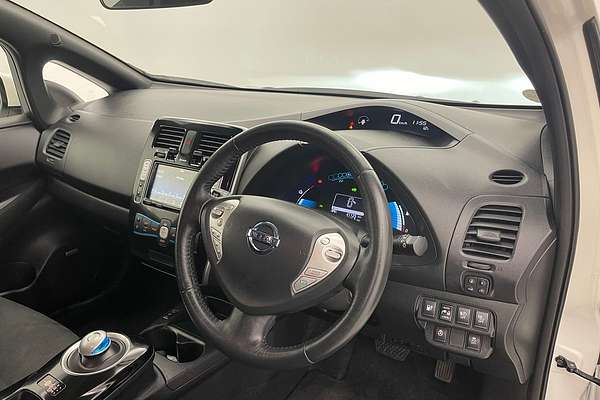 2017 Nissan LEAF  ZE0