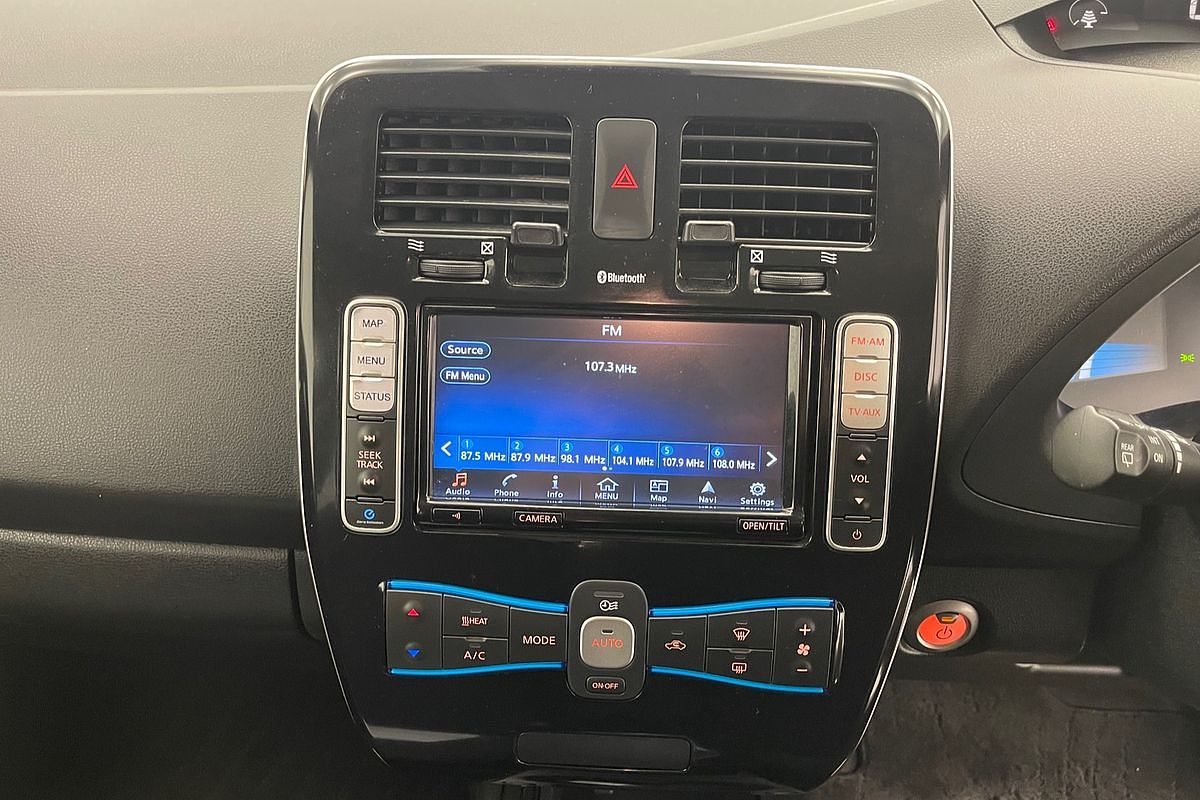 2017 Nissan LEAF  ZE0