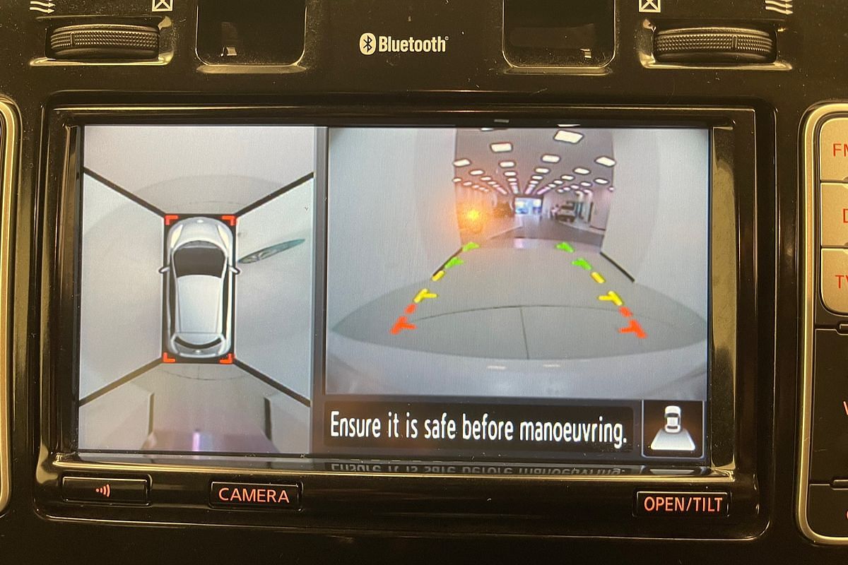 2017 Nissan LEAF  ZE0