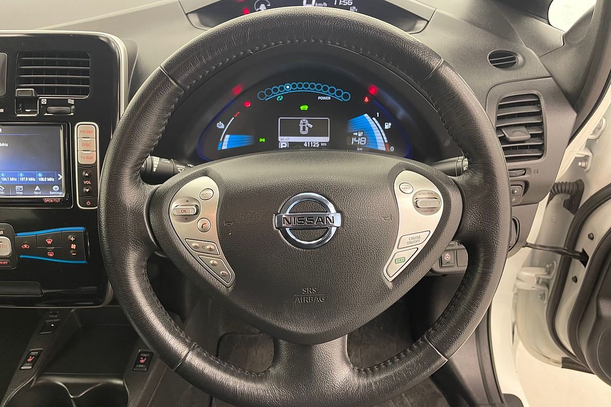 2017 Nissan LEAF  ZE0