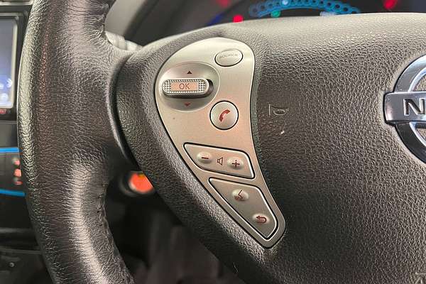 2017 Nissan LEAF  ZE0