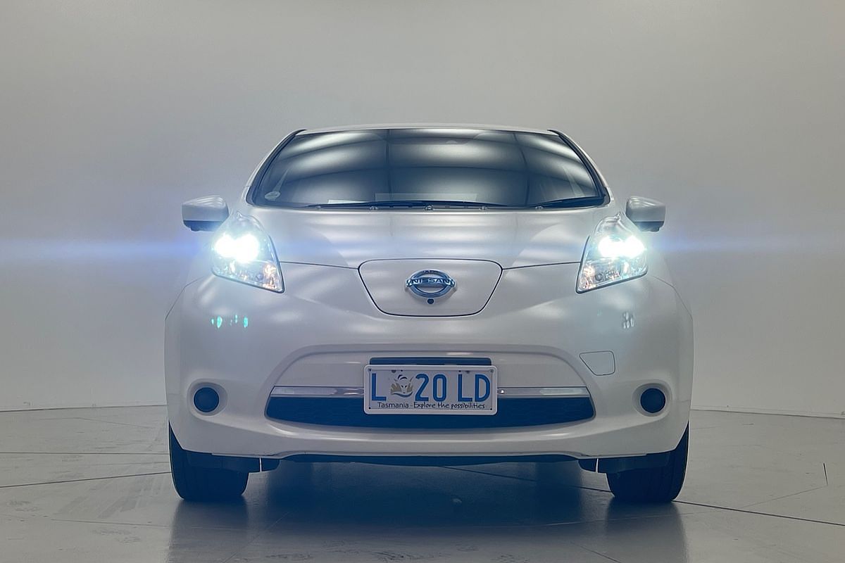 2017 Nissan LEAF  ZE0