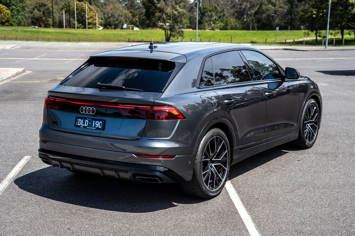 2025 Audi Q8 55 TFSI S line F1