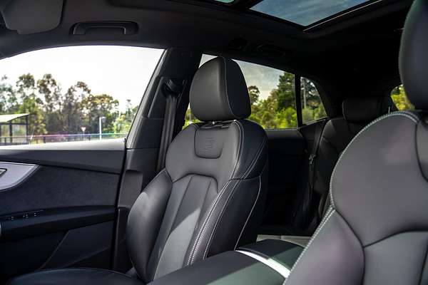 2025 Audi Q8 55 TFSI S line F1