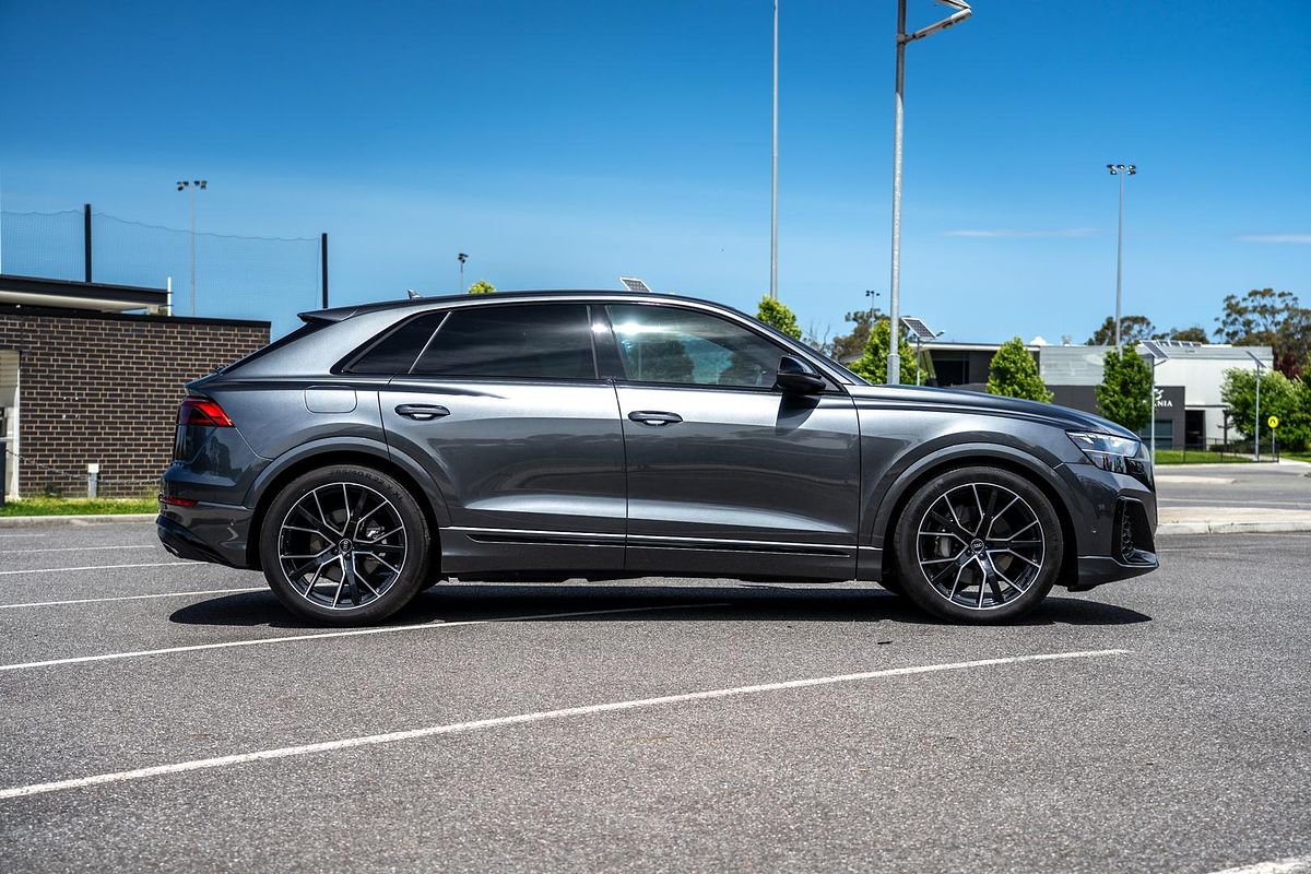 2025 Audi Q8 55 TFSI S line F1
