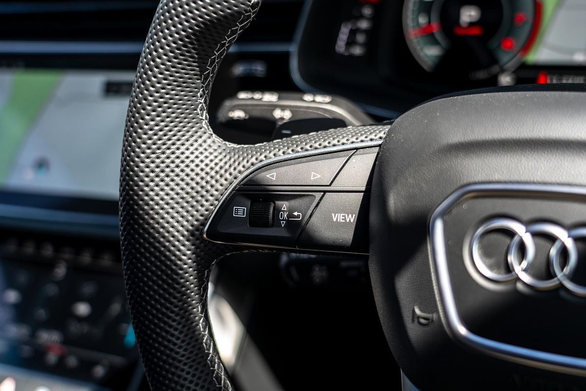 2025 Audi Q8 55 TFSI S line F1