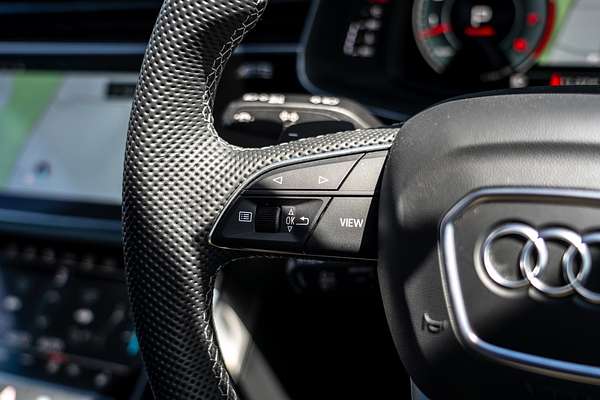 2025 Audi Q8 55 TFSI S line F1