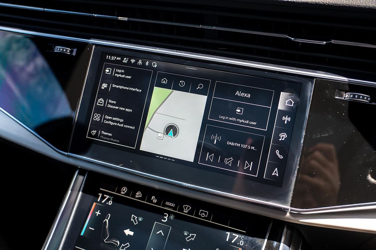 2025 Audi Q8 55 TFSI S line F1