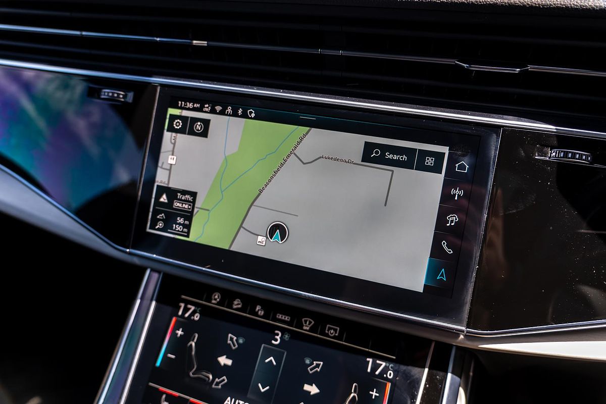 2025 Audi Q8 55 TFSI S line F1