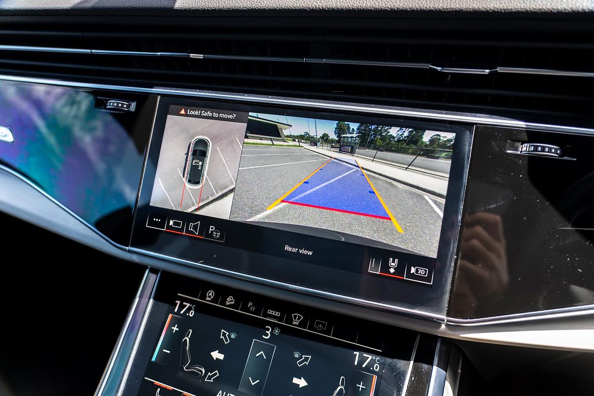 2025 Audi Q8 55 TFSI S line F1