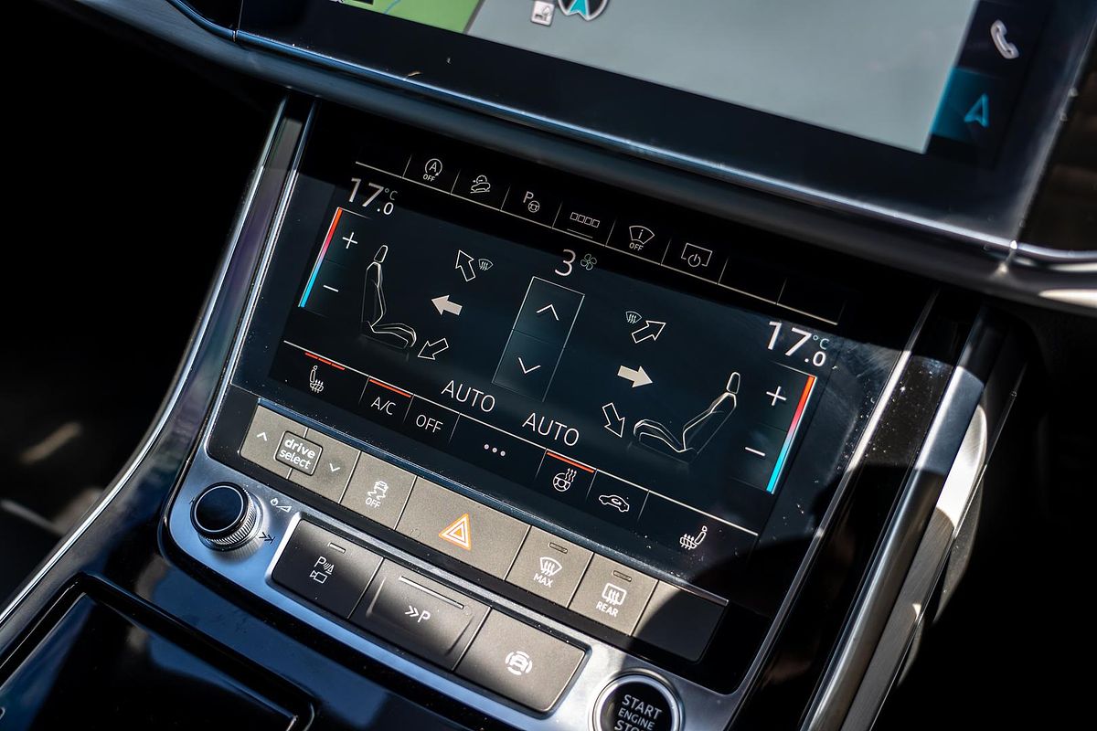 2025 Audi Q8 55 TFSI S line F1