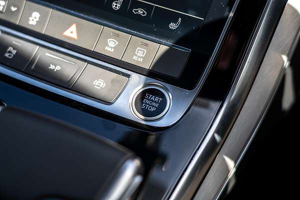 2025 Audi Q8 55 TFSI S line F1