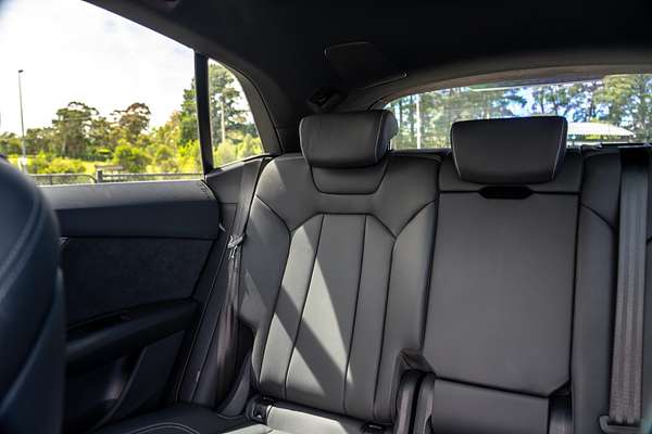 2025 Audi Q8 55 TFSI S line F1