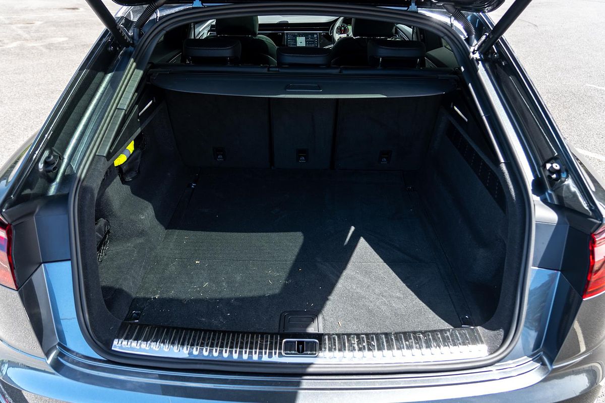 2025 Audi Q8 55 TFSI S line F1