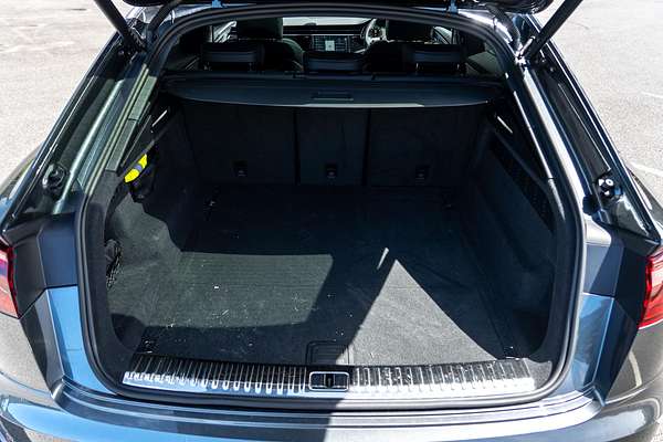 2025 Audi Q8 55 TFSI S line F1