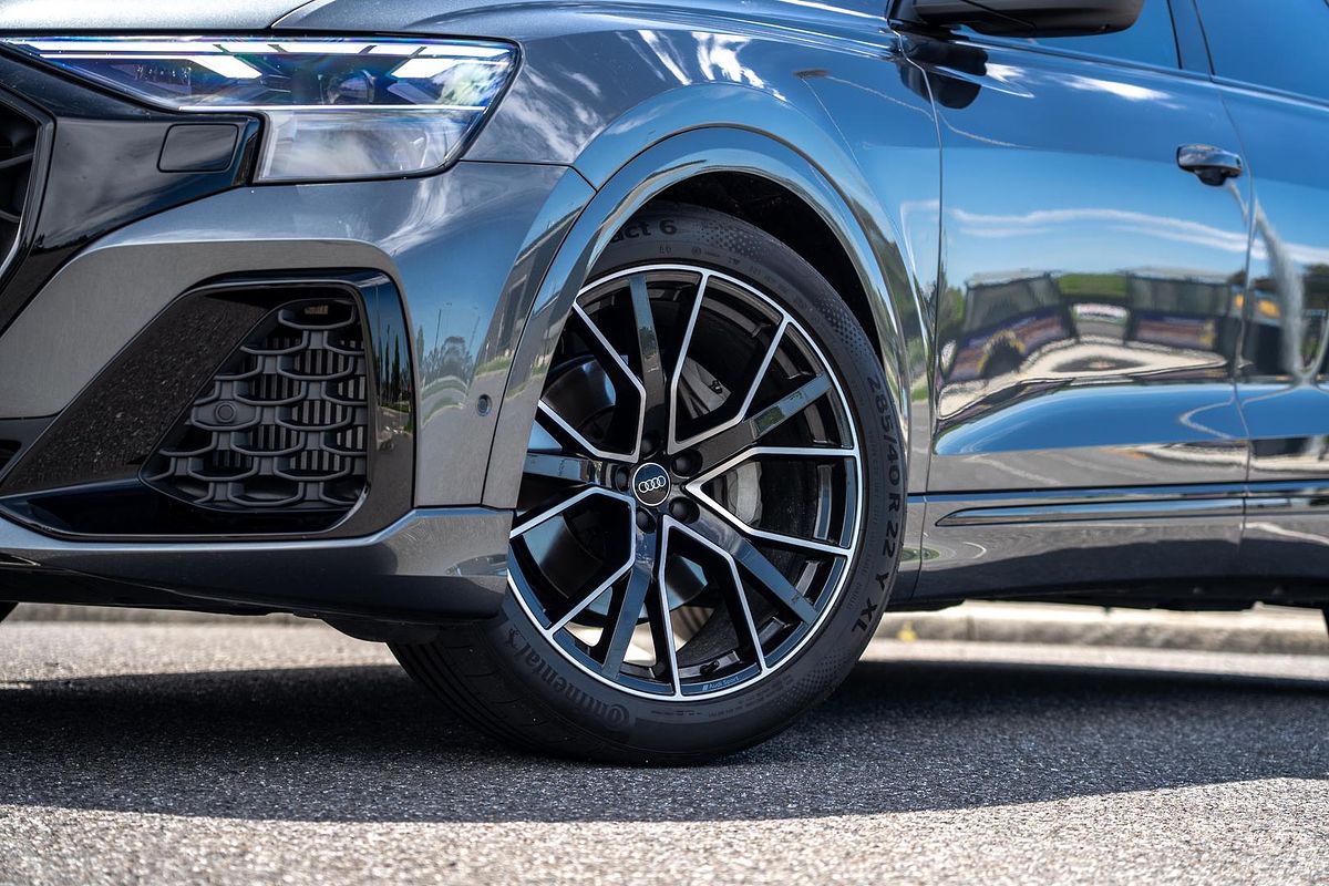 2025 Audi Q8 55 TFSI S line F1