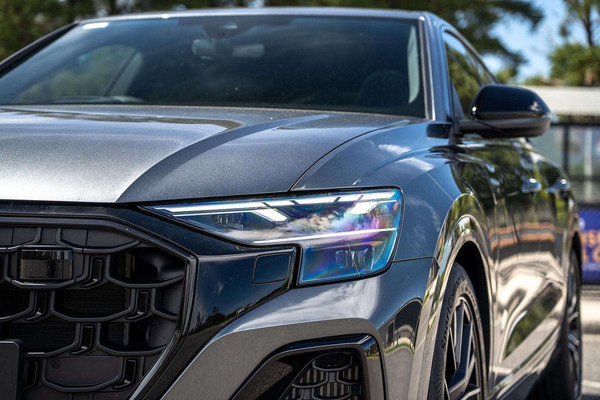 2025 Audi Q8 55 TFSI S line F1