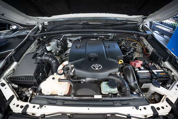 2020 Toyota Hilux SR5 GUN126R 4X4