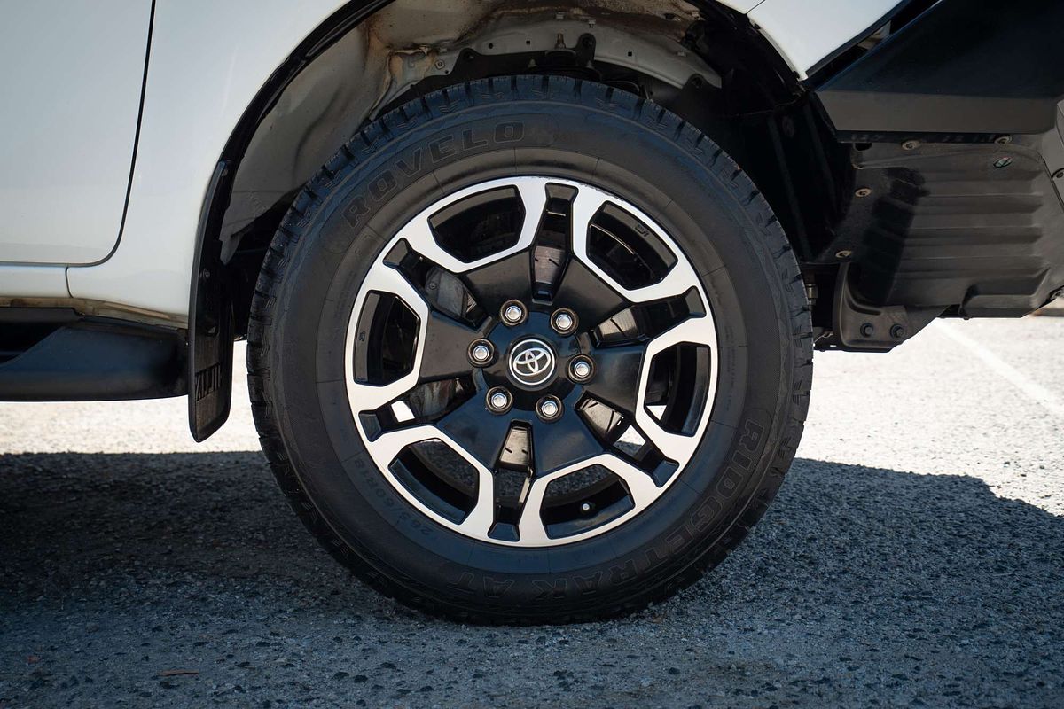 2020 Toyota Hilux SR5 GUN126R 4X4