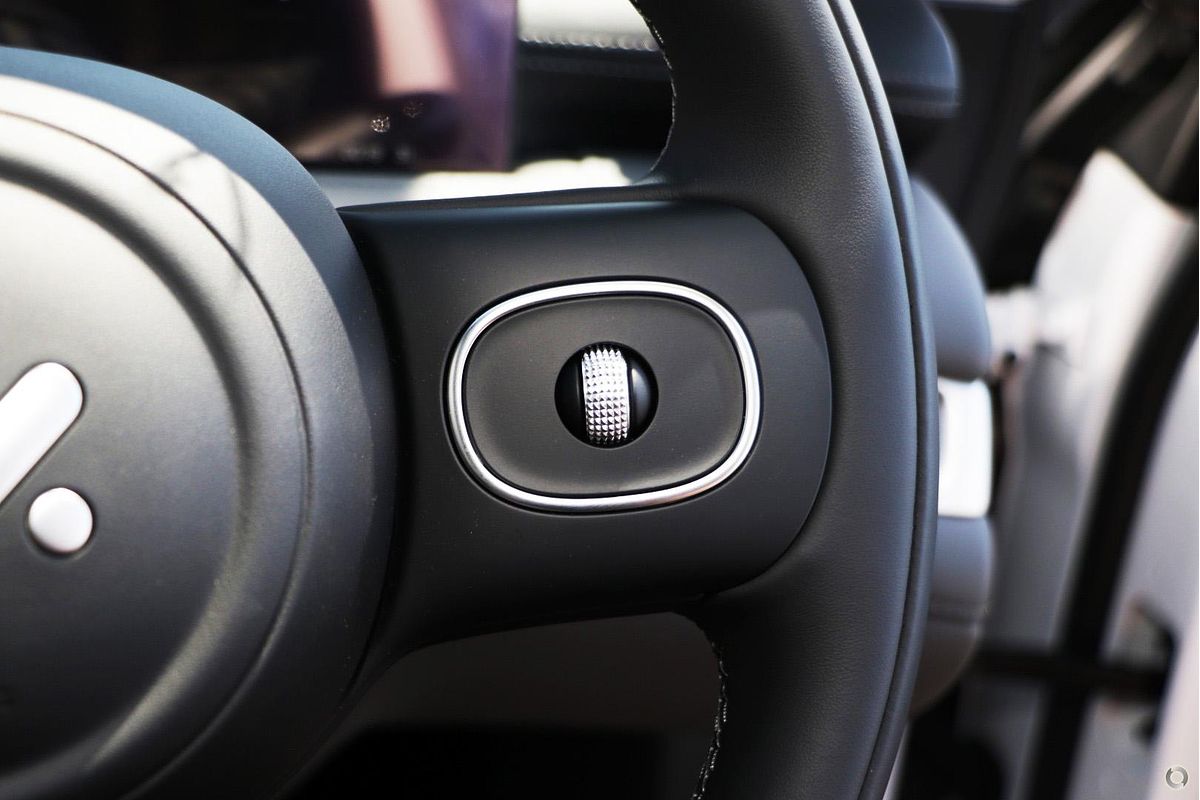 2025 MG IM6 Premium S12L