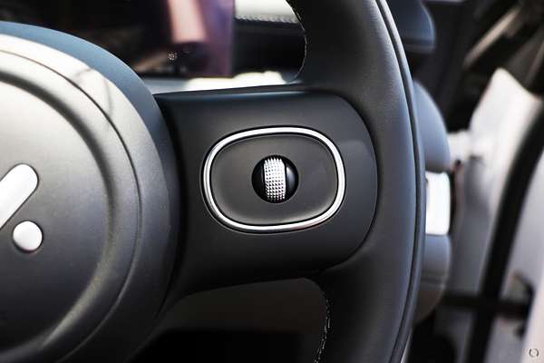 2025 MG IM6 Premium S12L